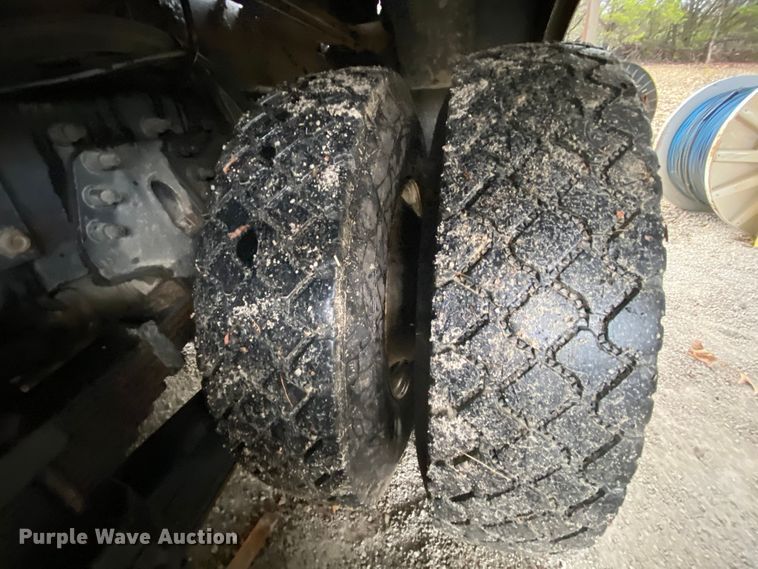 image for item HA9666 2006 International 7500  digger derrick truck