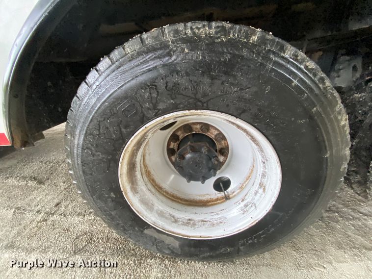 image for item HA9666 2006 International 7500  digger derrick truck