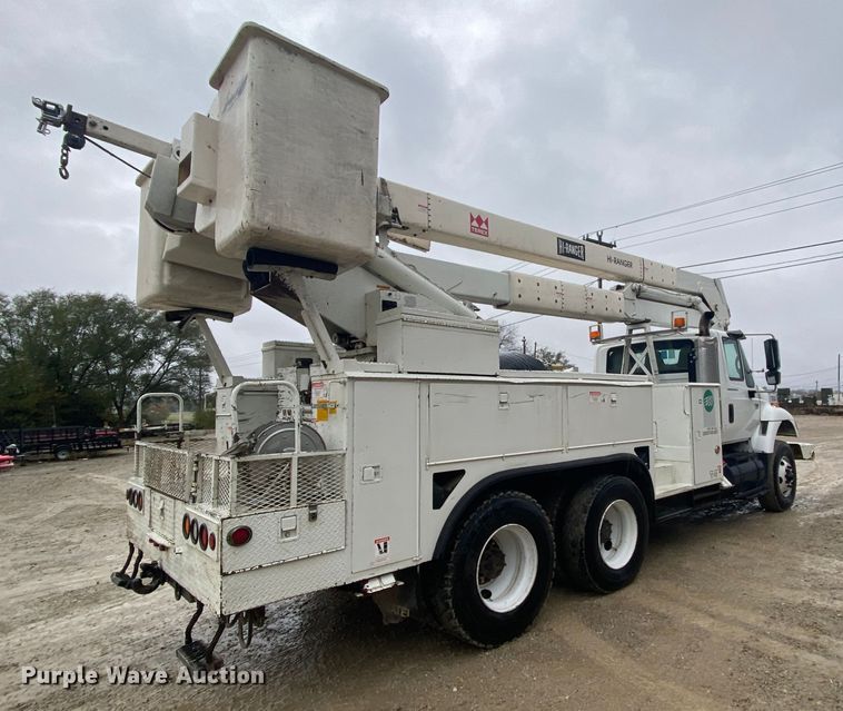 image for item HA9668 2004 International 7400  bucket truck