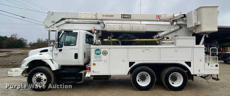 image for item HA9668 2004 International 7400  bucket truck