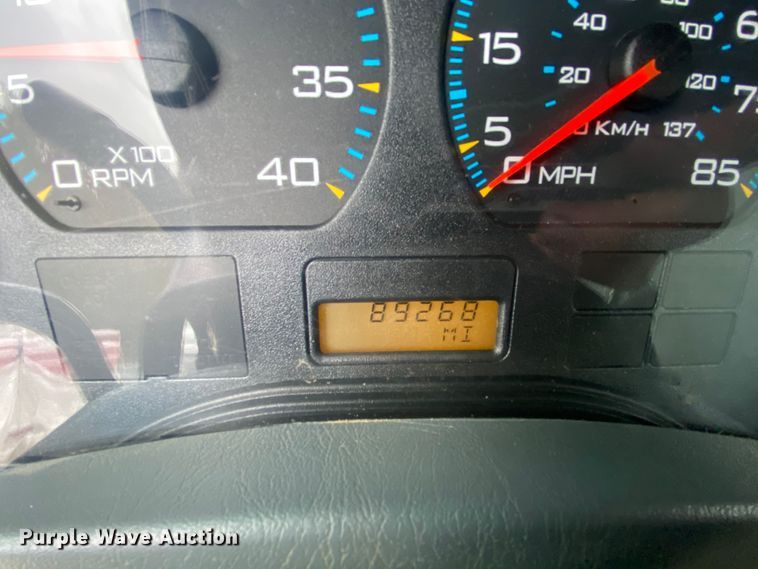 image for item HA9668 2004 International 7400  bucket truck