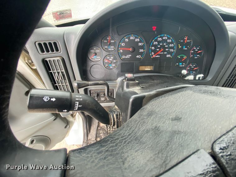 image for item HA9668 2004 International 7400  bucket truck