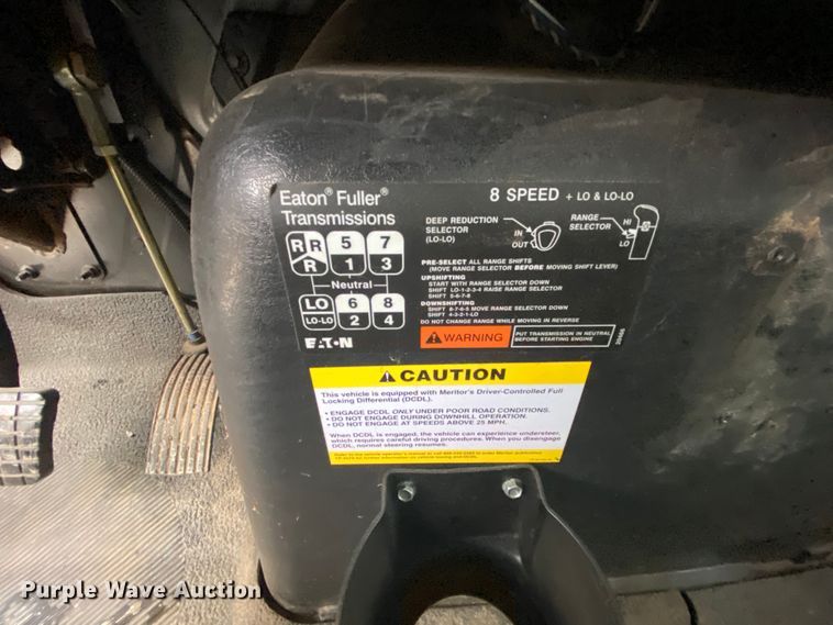 image for item HA9668 2004 International 7400  bucket truck