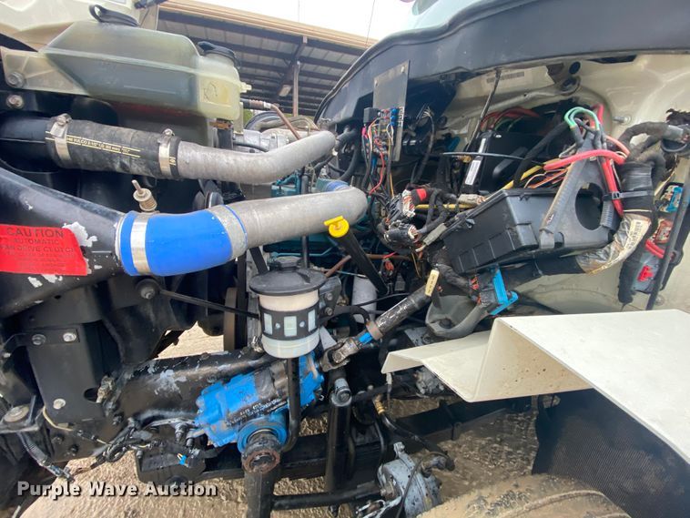 image for item HA9668 2004 International 7400  bucket truck