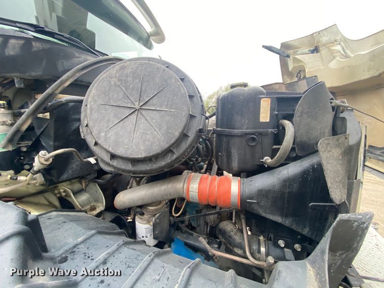 image for item HA9668 2004 International 7400  bucket truck