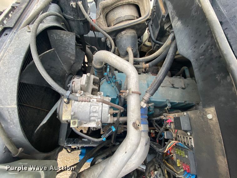 image for item HA9668 2004 International 7400  bucket truck