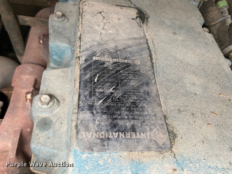 image for item HA9668 2004 International 7400  bucket truck