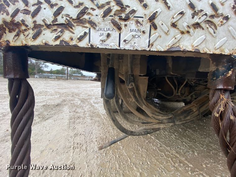 image for item HA9668 2004 International 7400  bucket truck