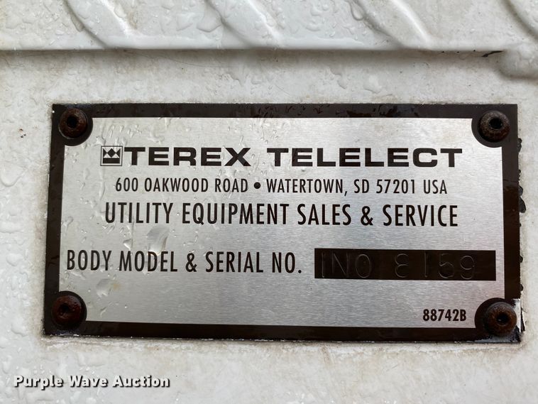 image for item HA9668 2004 International 7400  bucket truck