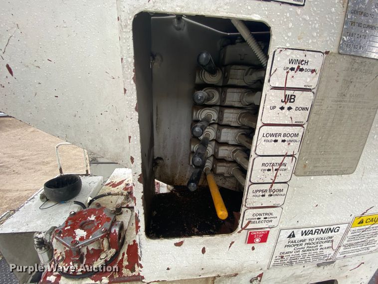 image for item HA9668 2004 International 7400  bucket truck