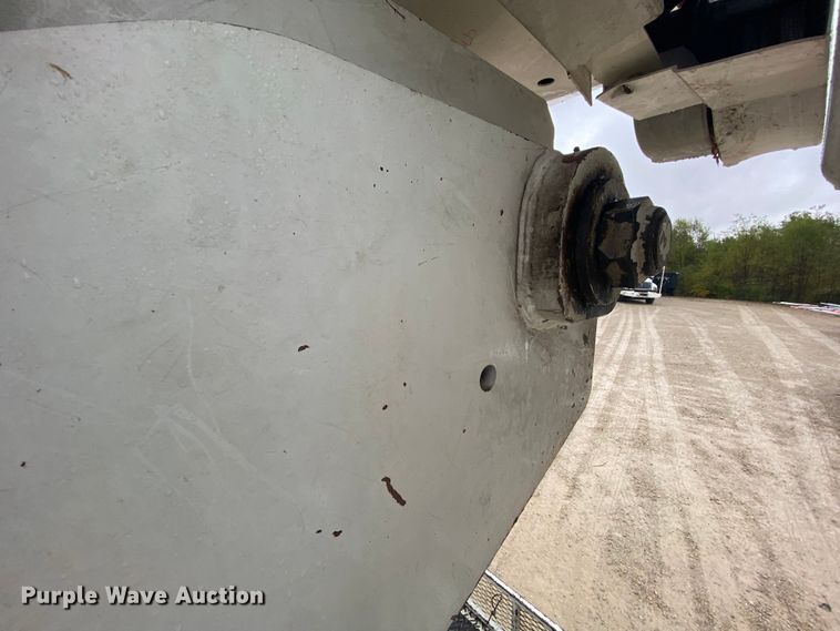 image for item HA9668 2004 International 7400  bucket truck