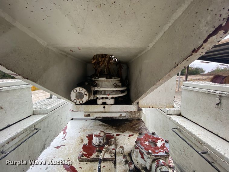 image for item HA9668 2004 International 7400  bucket truck