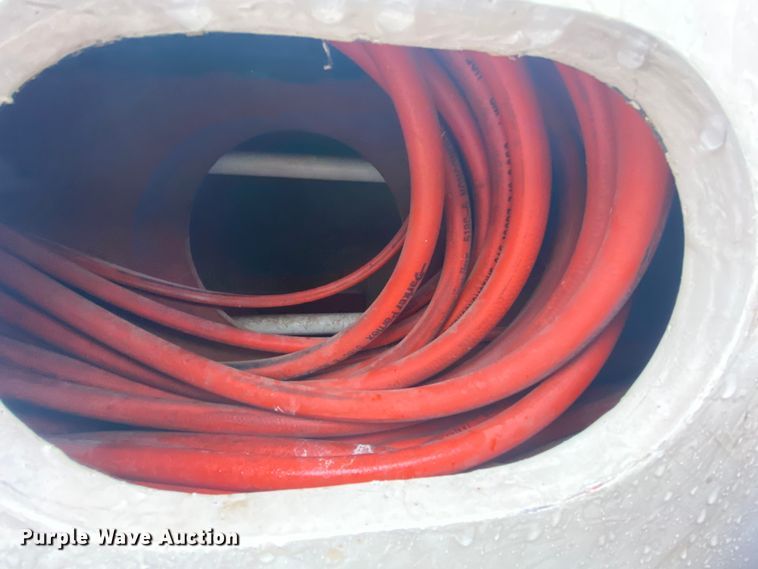 image for item HA9668 2004 International 7400  bucket truck