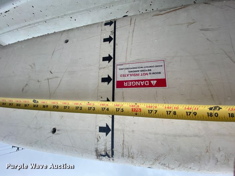 image for item HA9668 2004 International 7400  bucket truck