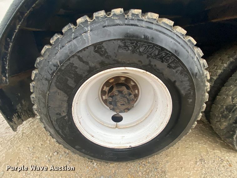 image for item HA9668 2004 International 7400  bucket truck