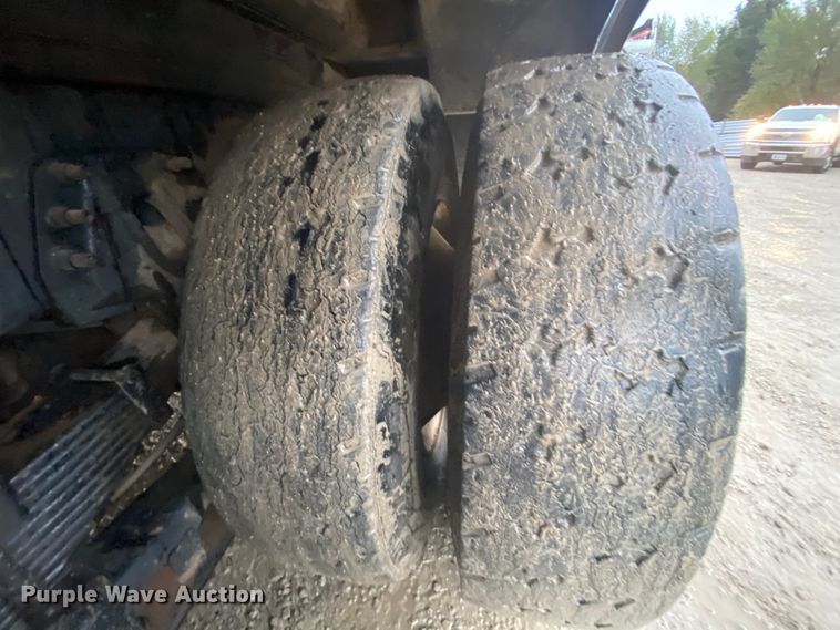 image for item HA9668 2004 International 7400  bucket truck