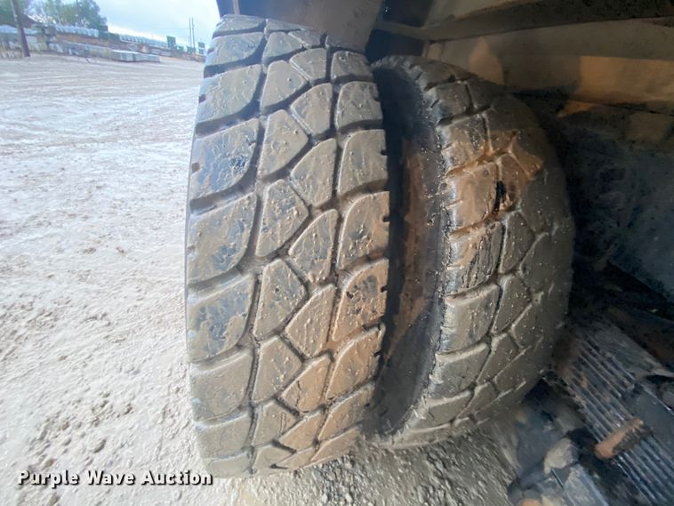 image for item HA9668 2004 International 7400  bucket truck