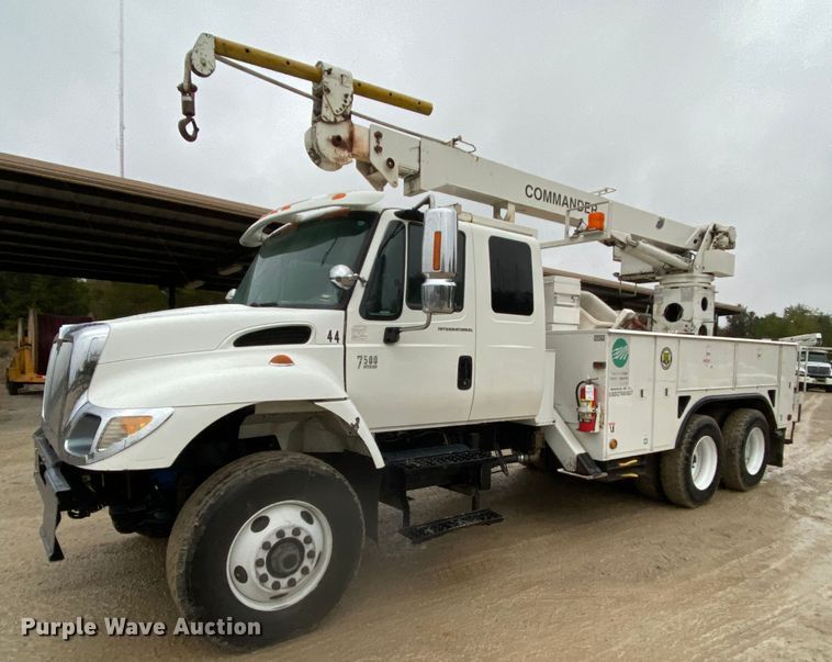 image for item HA9669 2005 International 7500  bucket truck