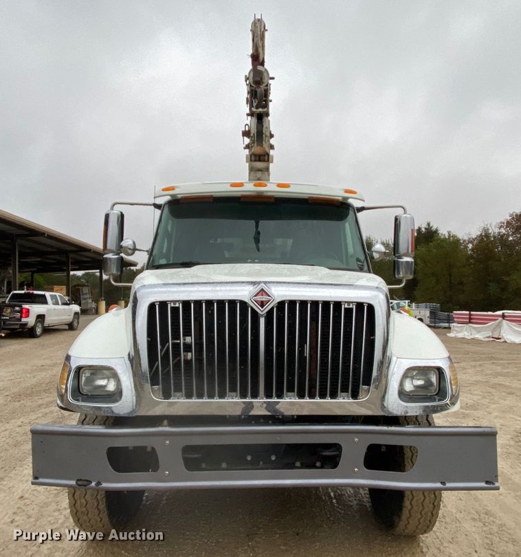image for item HA9669 2005 International 7500  bucket truck