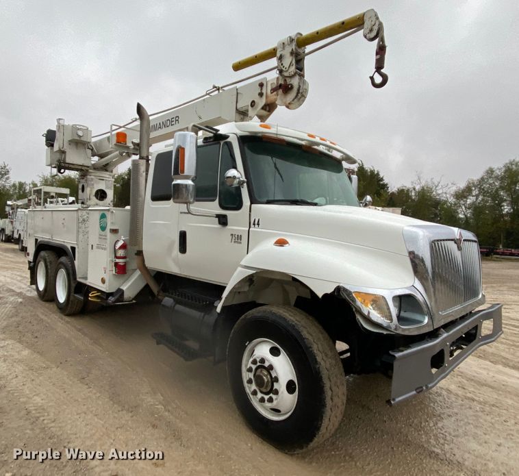 image for item HA9669 2005 International 7500  bucket truck