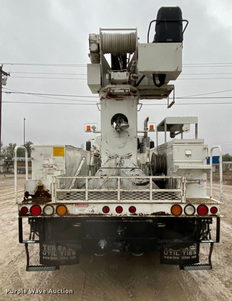 image for item HA9669 2005 International 7500  bucket truck