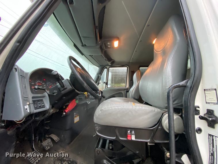 image for item HA9669 2005 International 7500  bucket truck