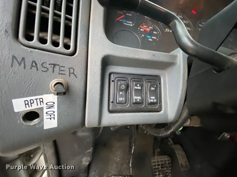 image for item HA9669 2005 International 7500  bucket truck