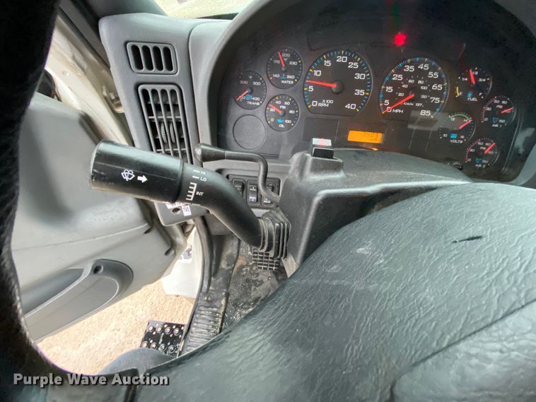 image for item HA9669 2005 International 7500  bucket truck