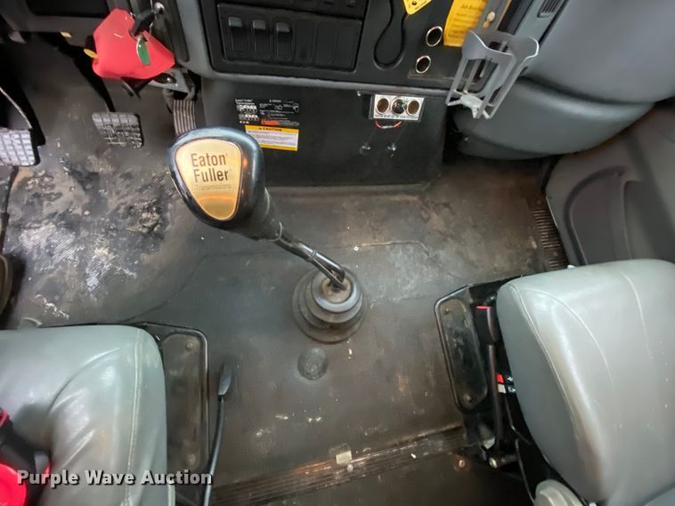 image for item HA9669 2005 International 7500  bucket truck