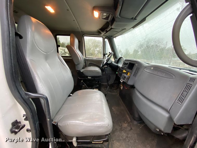 image for item HA9669 2005 International 7500  bucket truck