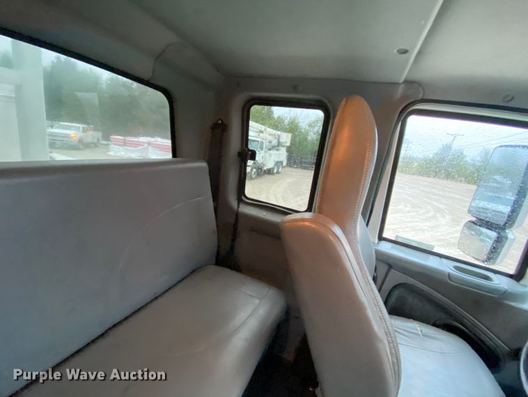 image for item HA9669 2005 International 7500  bucket truck