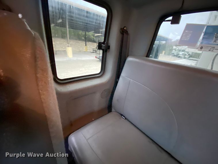 image for item HA9669 2005 International 7500  bucket truck