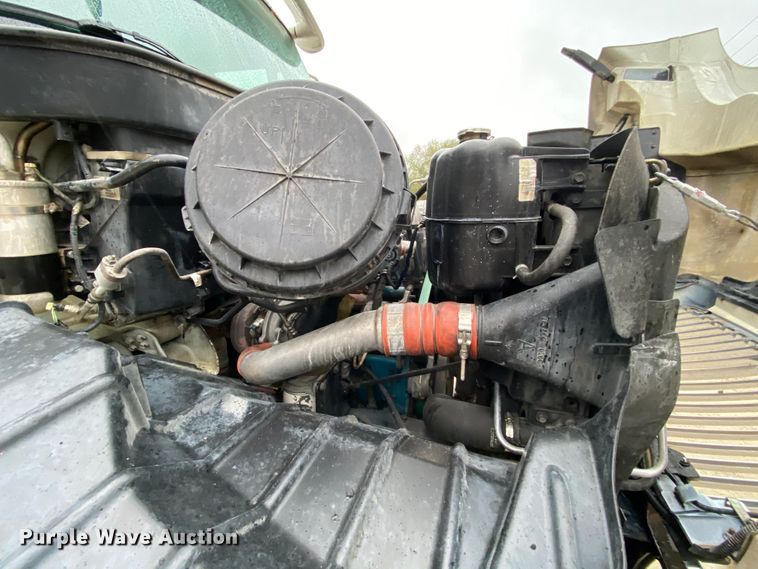 image for item HA9669 2005 International 7500  bucket truck