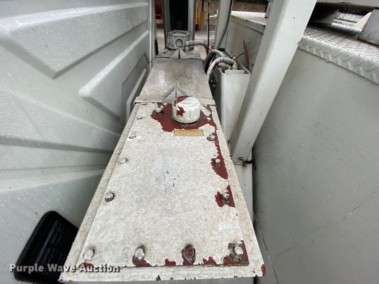 image for item HA9669 2005 International 7500  bucket truck