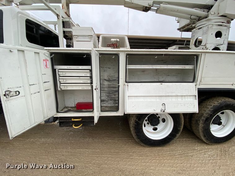 image for item HA9669 2005 International 7500  bucket truck