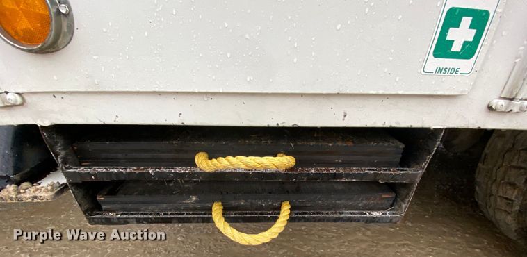 image for item HA9669 2005 International 7500  bucket truck