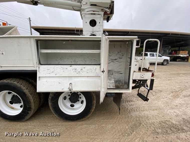 image for item HA9669 2005 International 7500  bucket truck