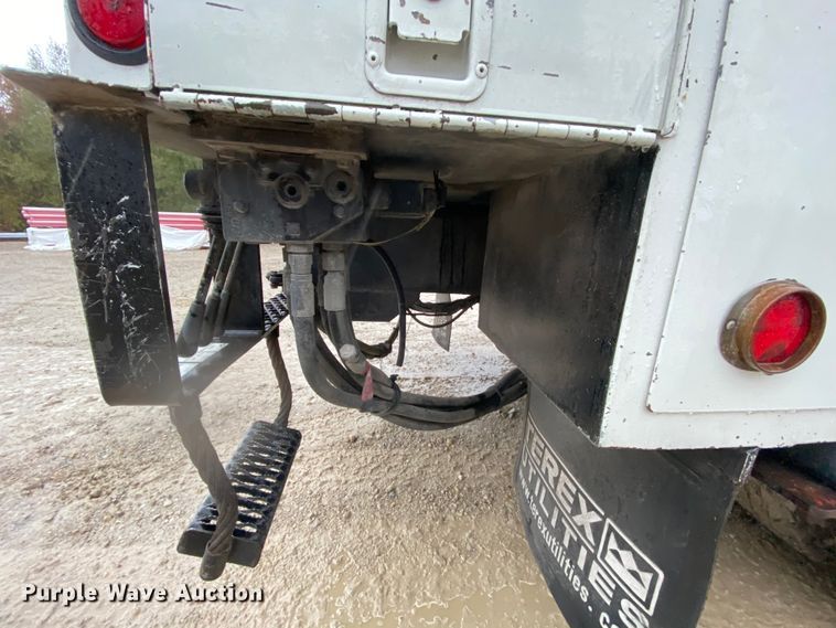 image for item HA9669 2005 International 7500  bucket truck