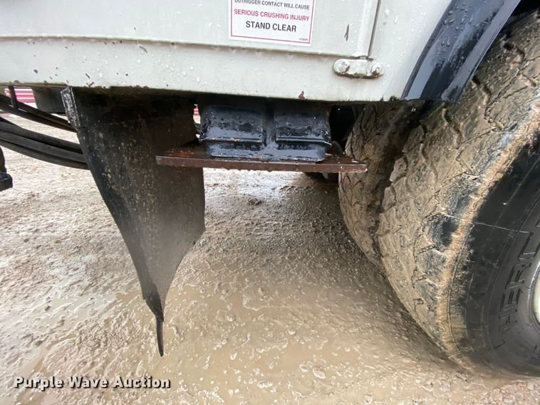 image for item HA9669 2005 International 7500  bucket truck