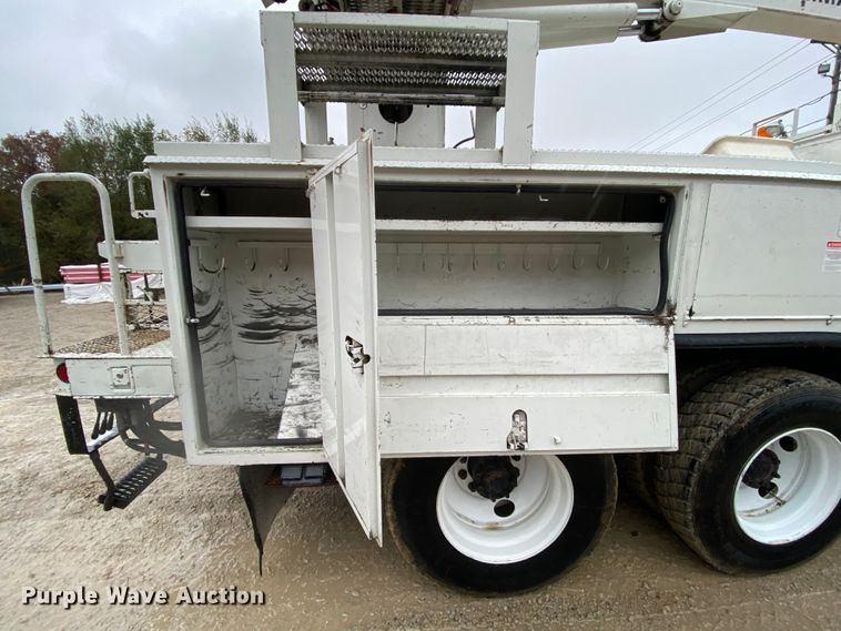 image for item HA9669 2005 International 7500  bucket truck