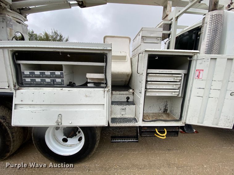 image for item HA9669 2005 International 7500  bucket truck