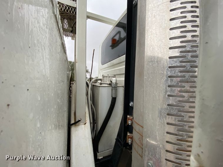 image for item HA9669 2005 International 7500  bucket truck