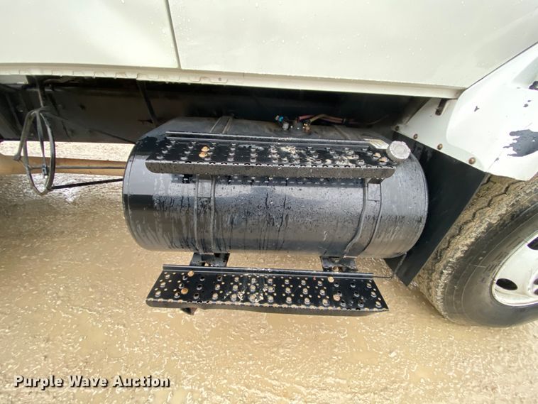 image for item HA9669 2005 International 7500  bucket truck