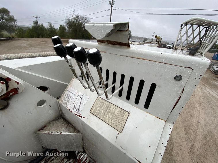 image for item HA9669 2005 International 7500  bucket truck