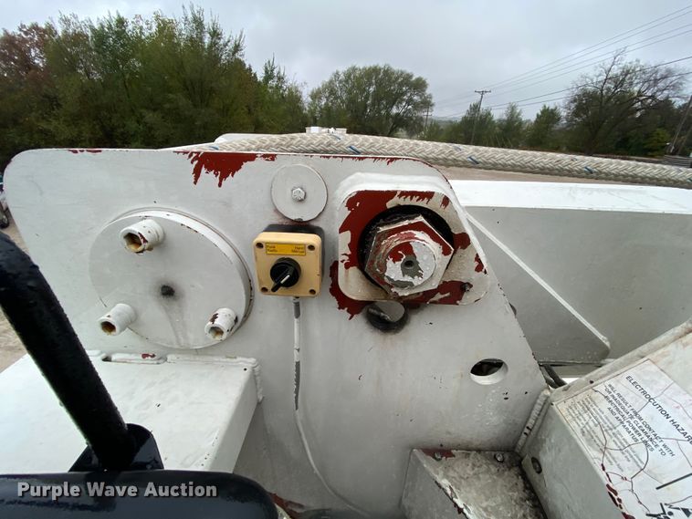 image for item HA9669 2005 International 7500  bucket truck