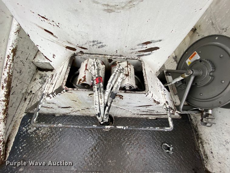 image for item HA9669 2005 International 7500  bucket truck