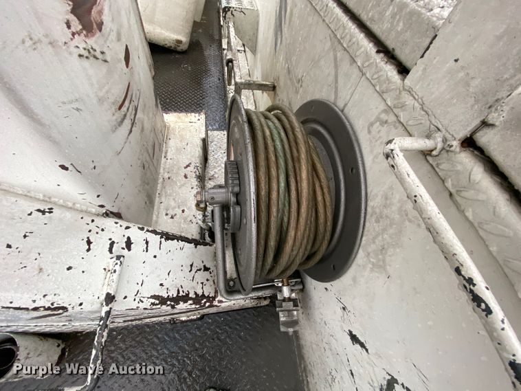 image for item HA9669 2005 International 7500  bucket truck