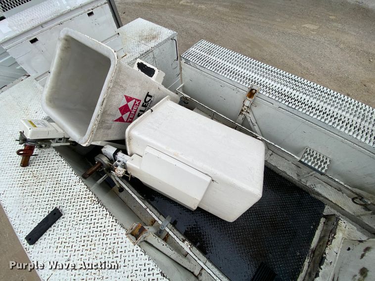 image for item HA9669 2005 International 7500  bucket truck