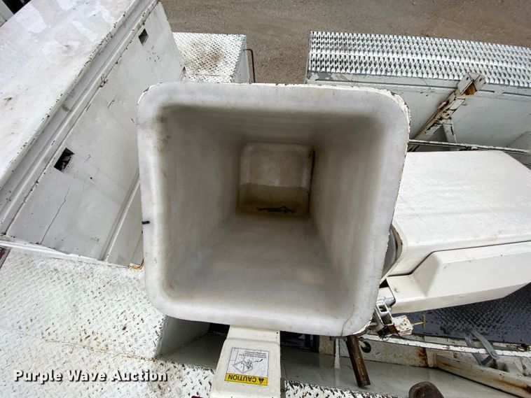 image for item HA9669 2005 International 7500  bucket truck