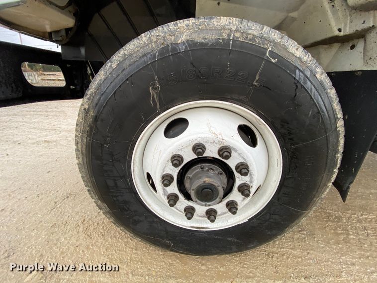 image for item HA9669 2005 International 7500  bucket truck